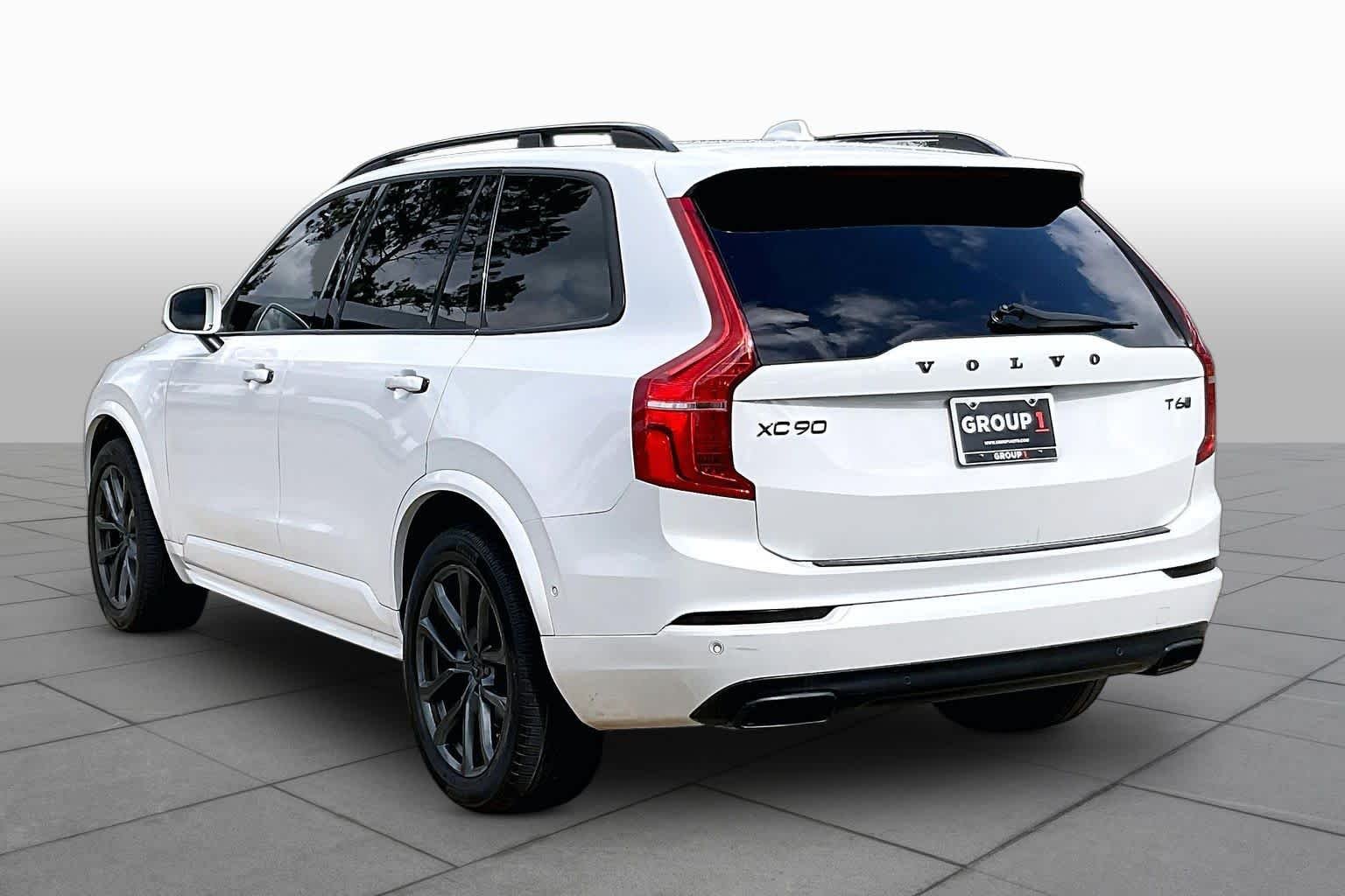 Used 2019 Crystal White Pearl Metallic Volvo Momentum image 12