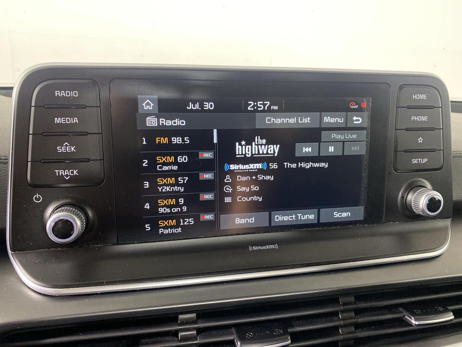 Used 2020 Snow White Pearl Kia  image 17