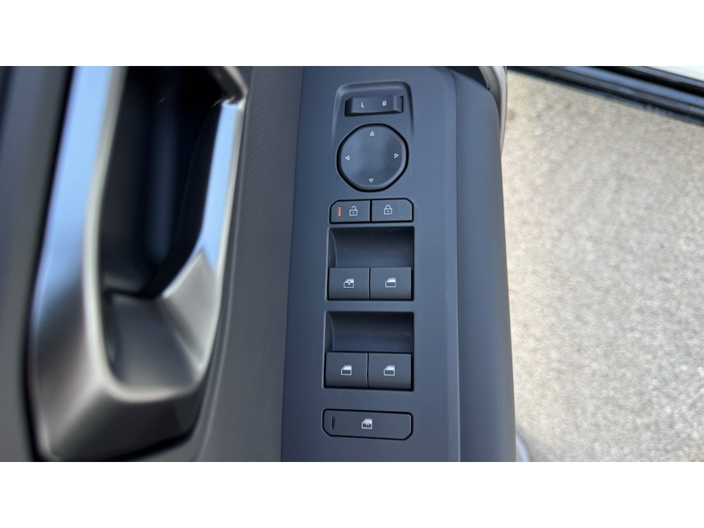 New 2027 Snow White Pearl / Black Roof Kia X-Line S image 24