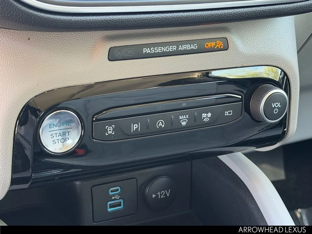 Used 2023 White Ford Platinum image 28