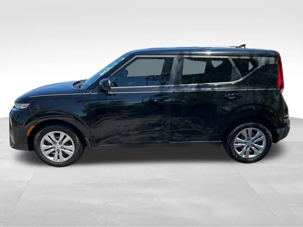 Used 2022 Black Kia LX image 4