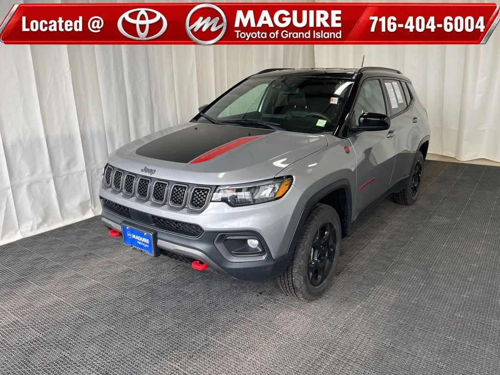 Used 2023 Silver Jeep Trailhawk image 1