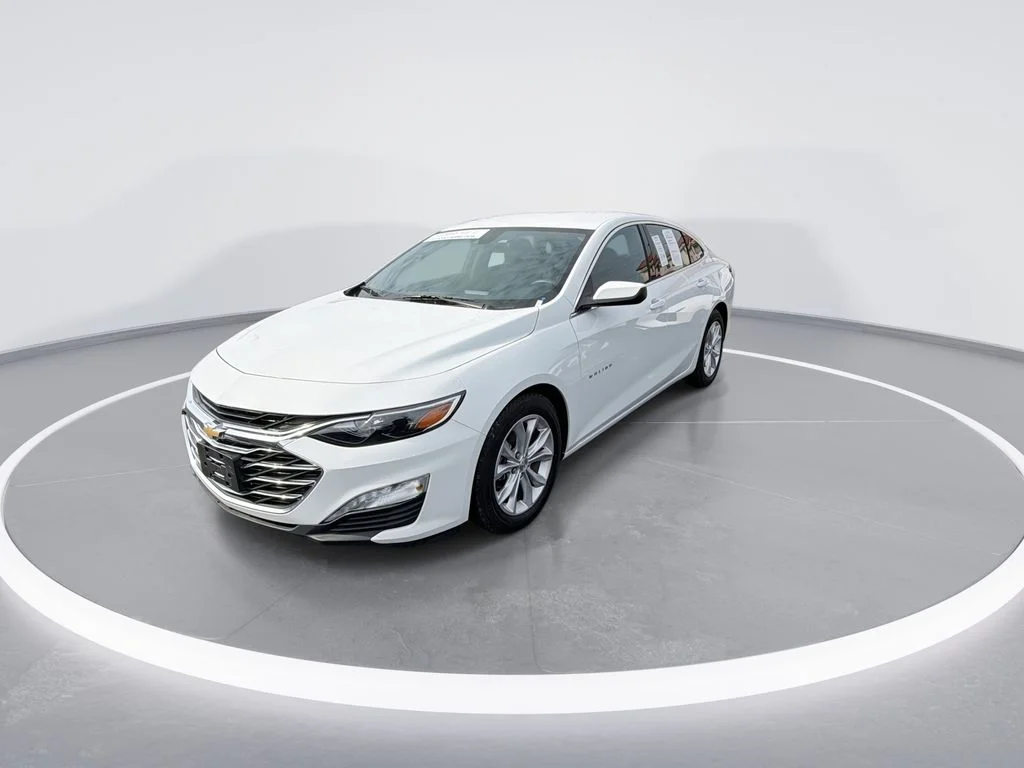 Used 2021 White Chevrolet LT image 4
