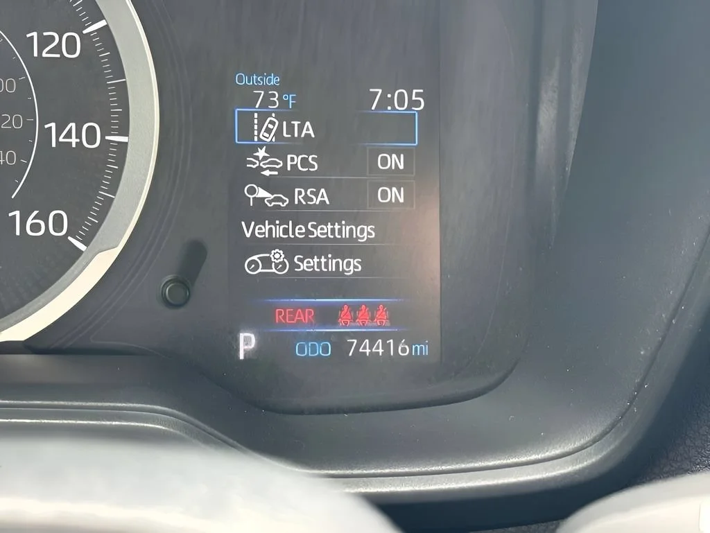 Used 2022 White Toyota LE image 20