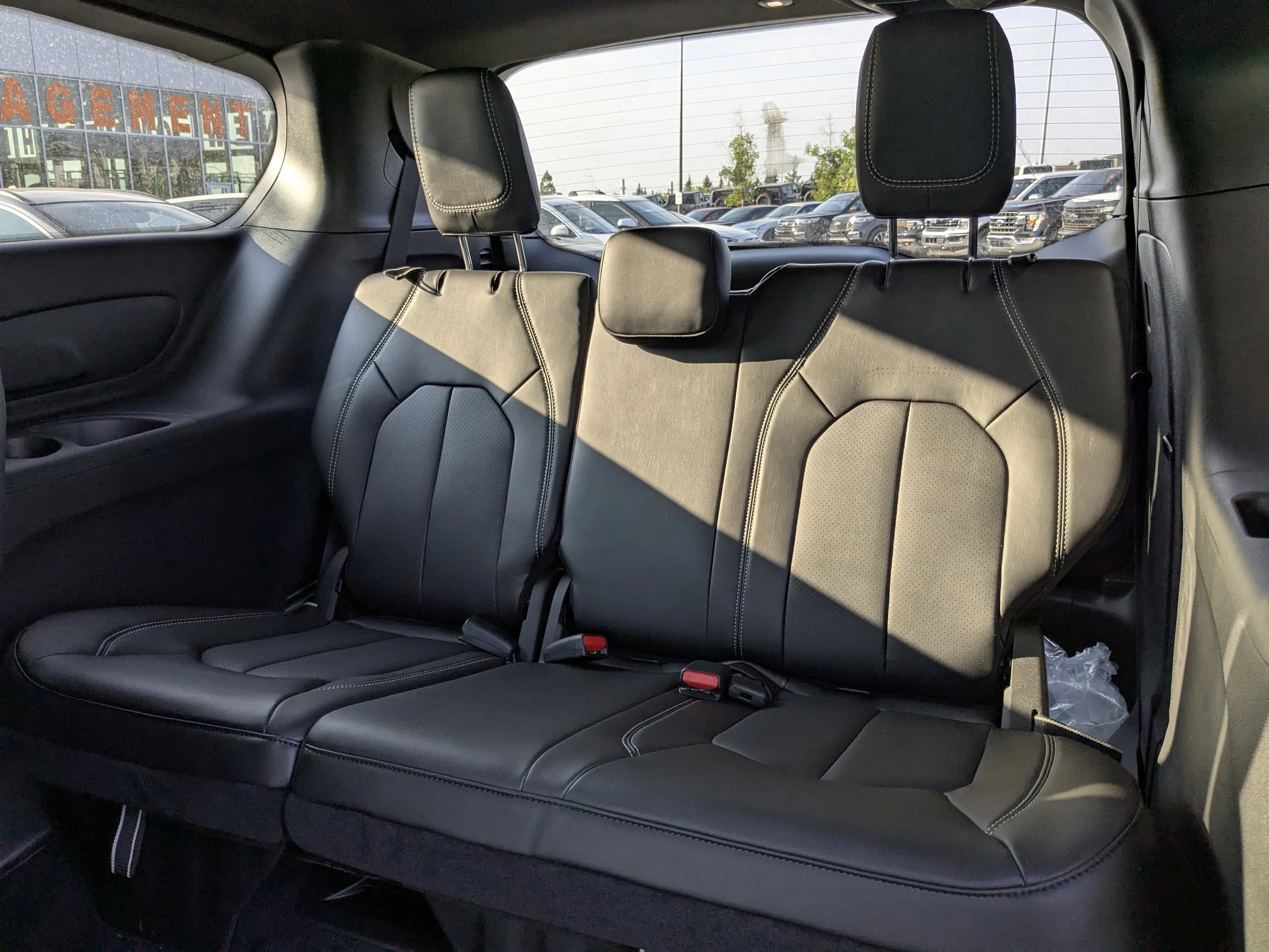 New 2026 Silver Chrysler SXT - Power Liftgate - Power Sliding Doors - Leather - Remote Starter & Tons More! image 29