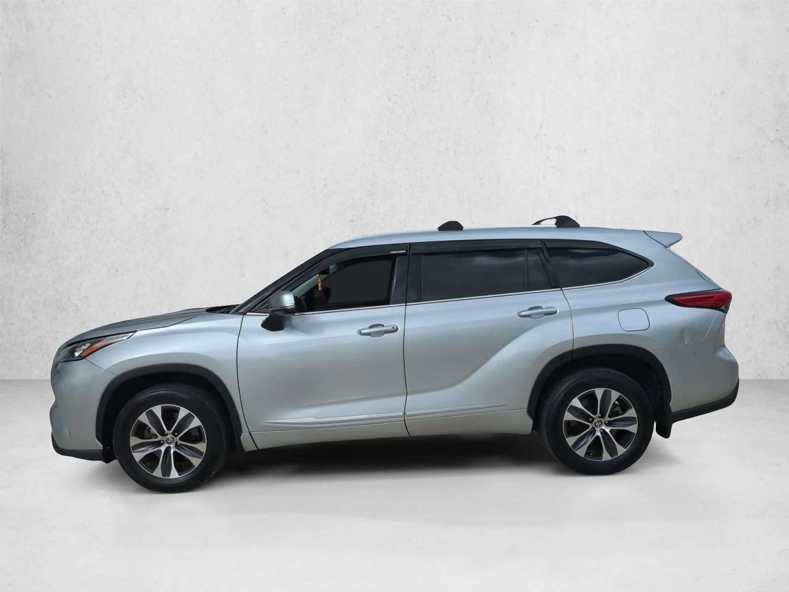 Used 2020 Celestial Silver Metallic Toyota XLE image 6