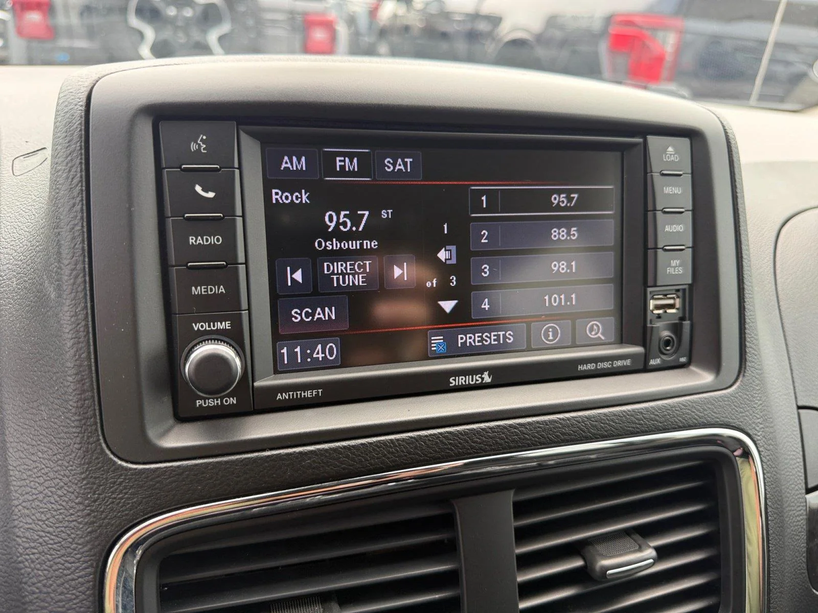 Used 2019 Granite Pearlcoat Dodge SE image 19