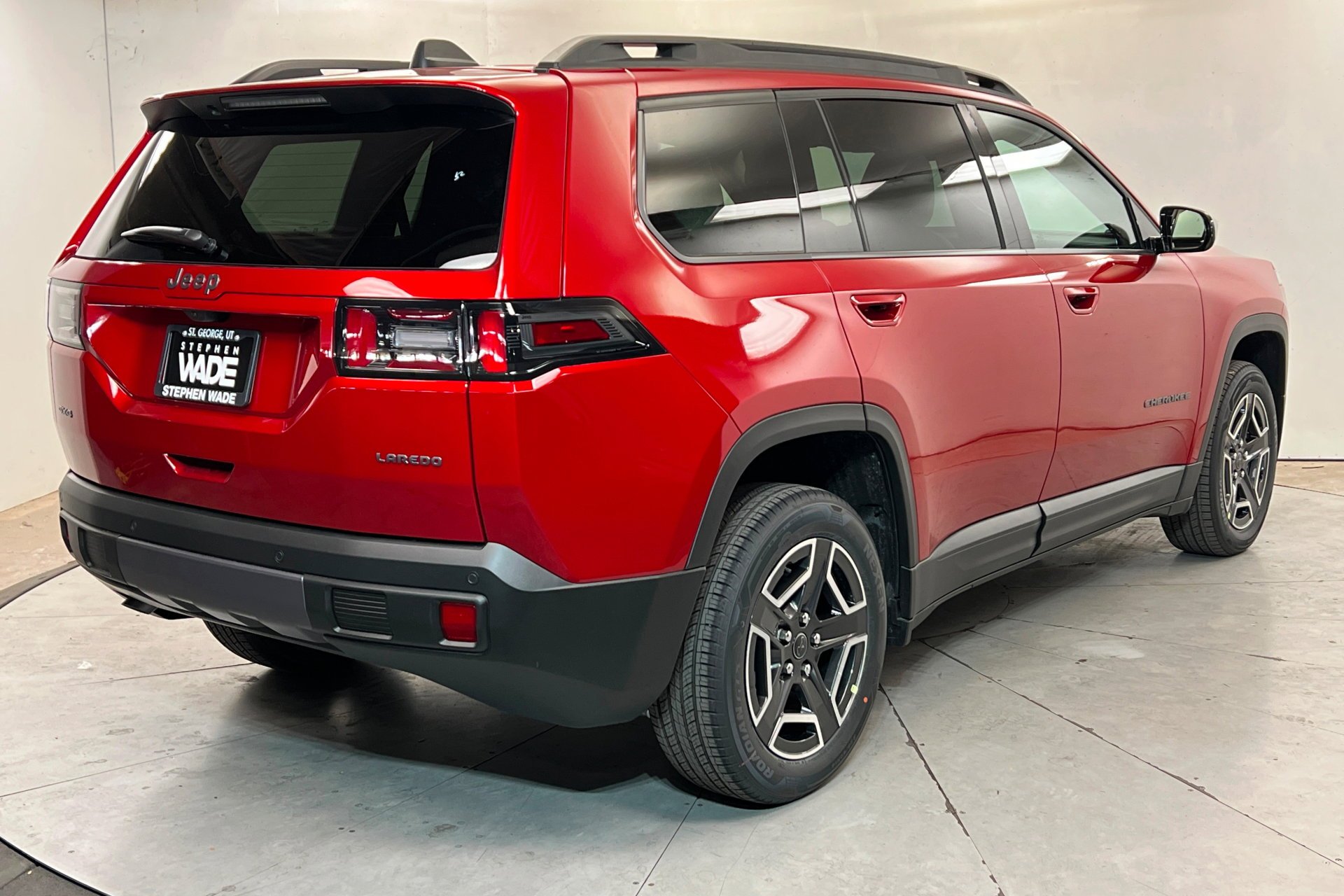 New 2026 Red Hot Pearl-Coat Exterior Paint Jeep Laredo image 6