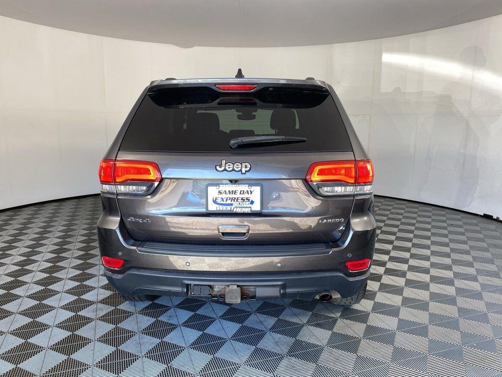 Used 2017 Granite Crystal Metallic Clear Jeep Laredo image 9