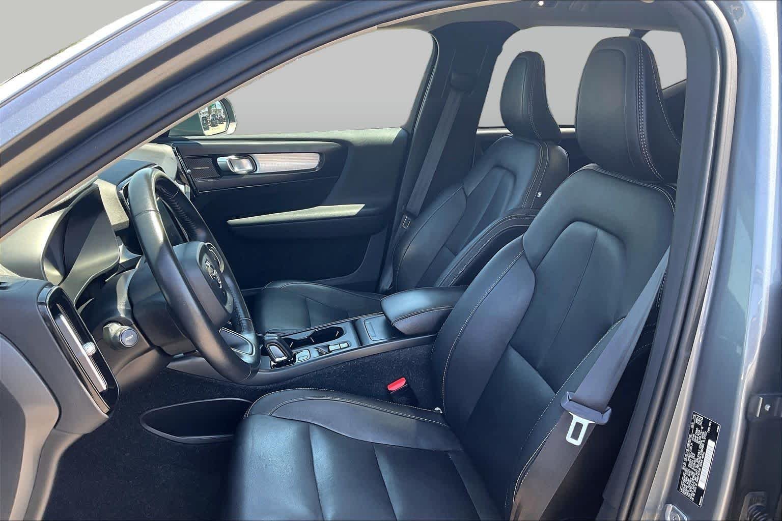 Pre-Owned 2019 Volvo XC40 Momentum