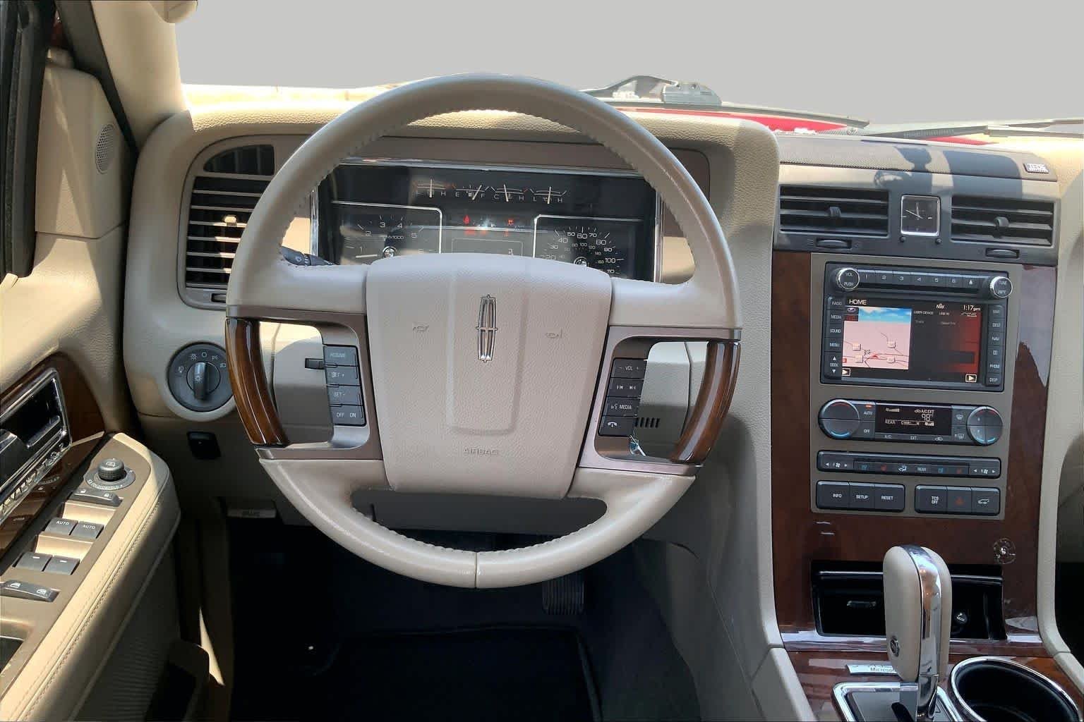 Used 2013 Ruby Red Metallic Tinted Clearcoat Lincoln  image 5
