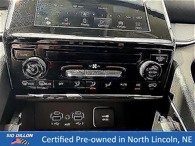 Used 2023 Diamond Black Crystal Pearlcoat Jeep Laredo image 17