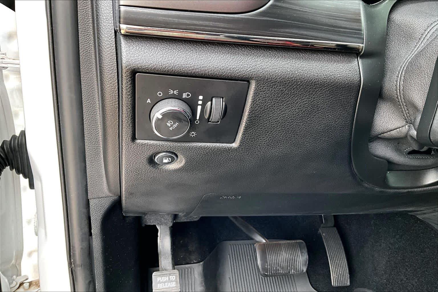 Used 2020 Bright White Clearcoat Jeep Limited X image 34