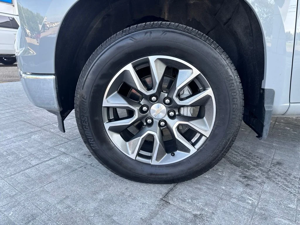 Used 2024 Gray Chevrolet LT image 17