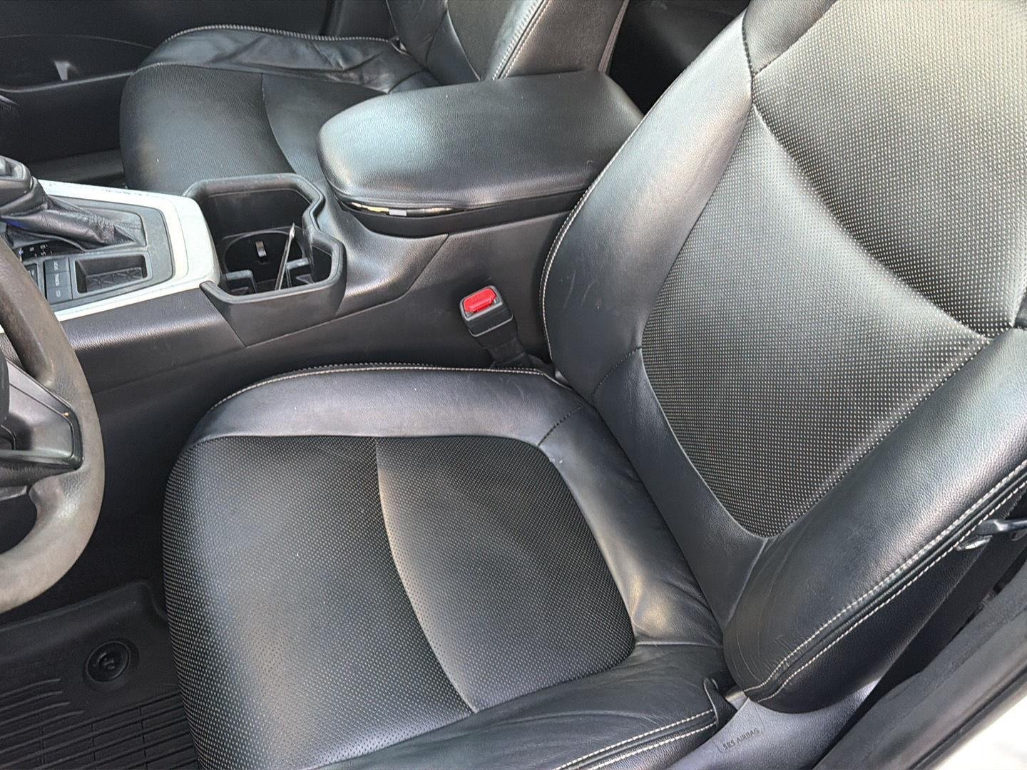 Used 2022 White Toyota XLE image 30