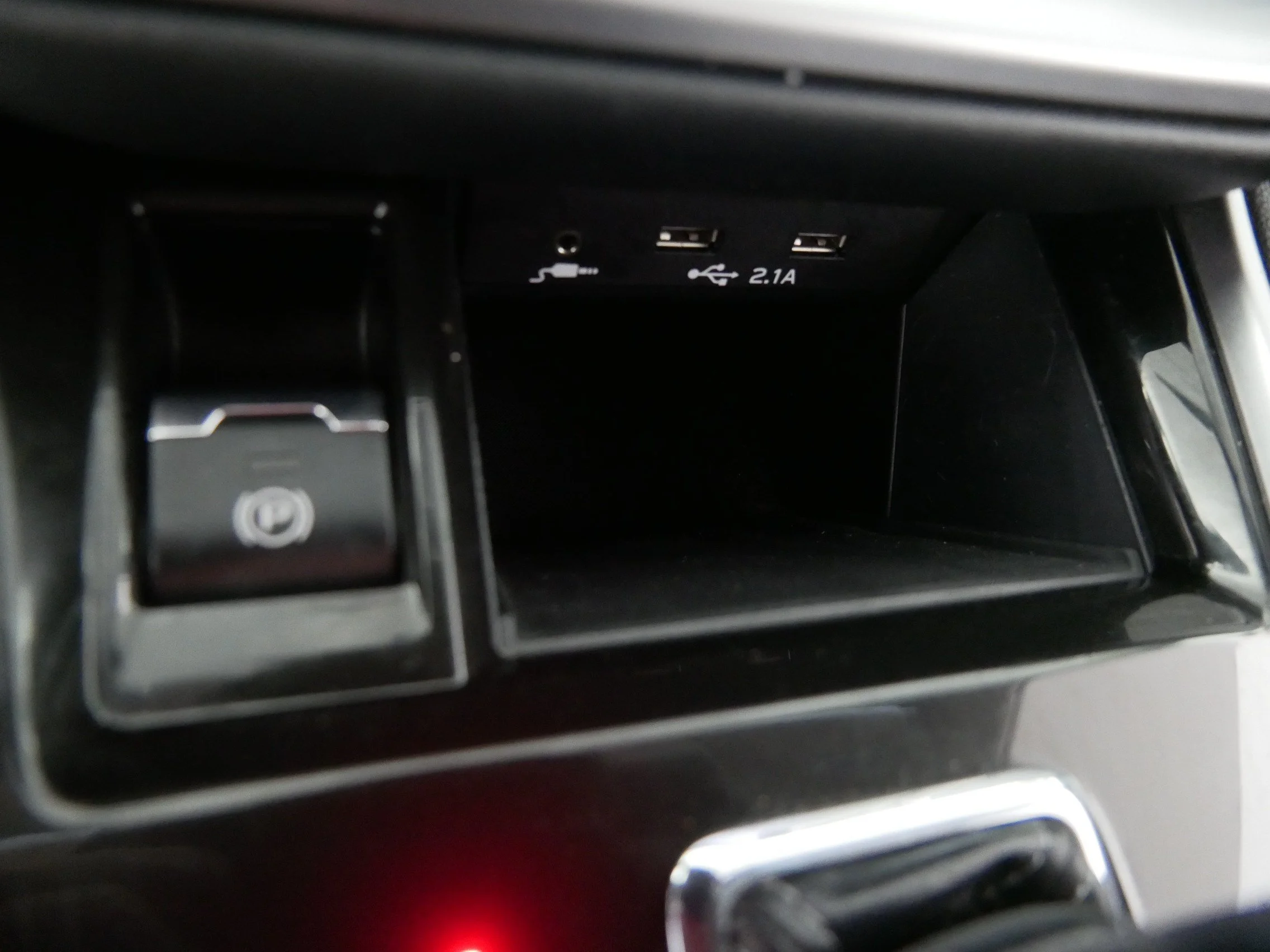 Used 2022 Crystal White Pearl Subaru Premium image 30