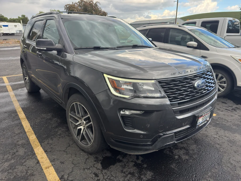 Used 2018 Magnetic Metallic Ford Sport image 3