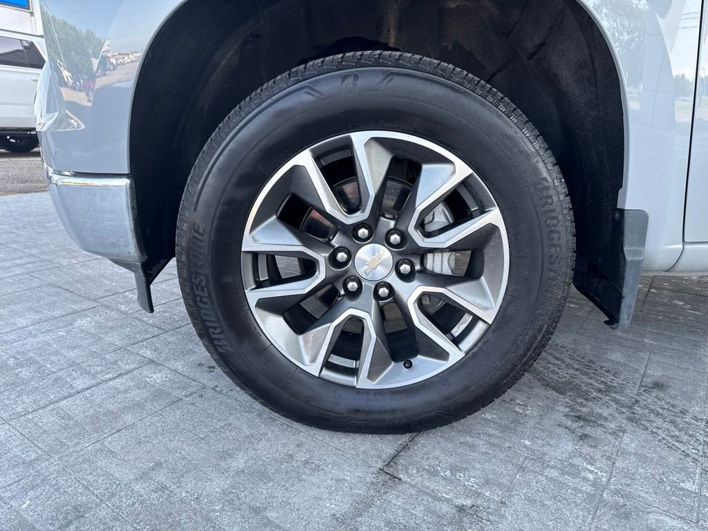 Used 2024 Gray Chevrolet LT image 17