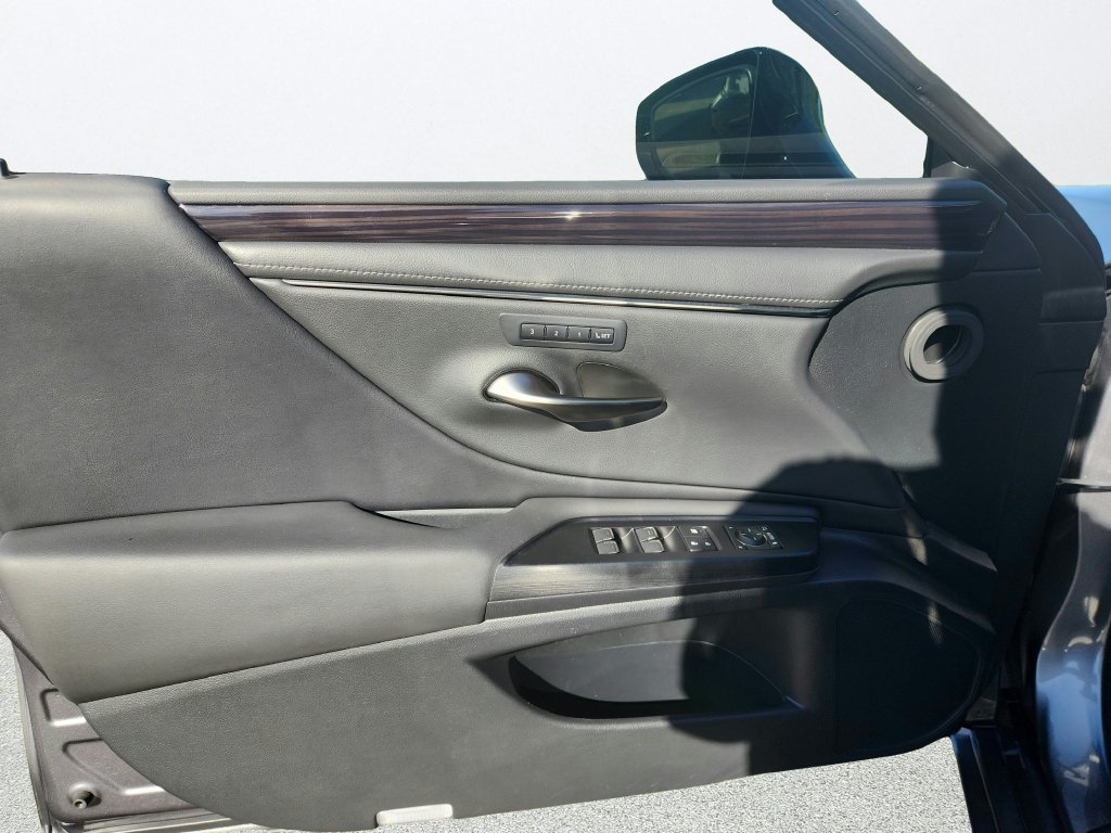 Used 2021 Gray Lexus 300h image 22