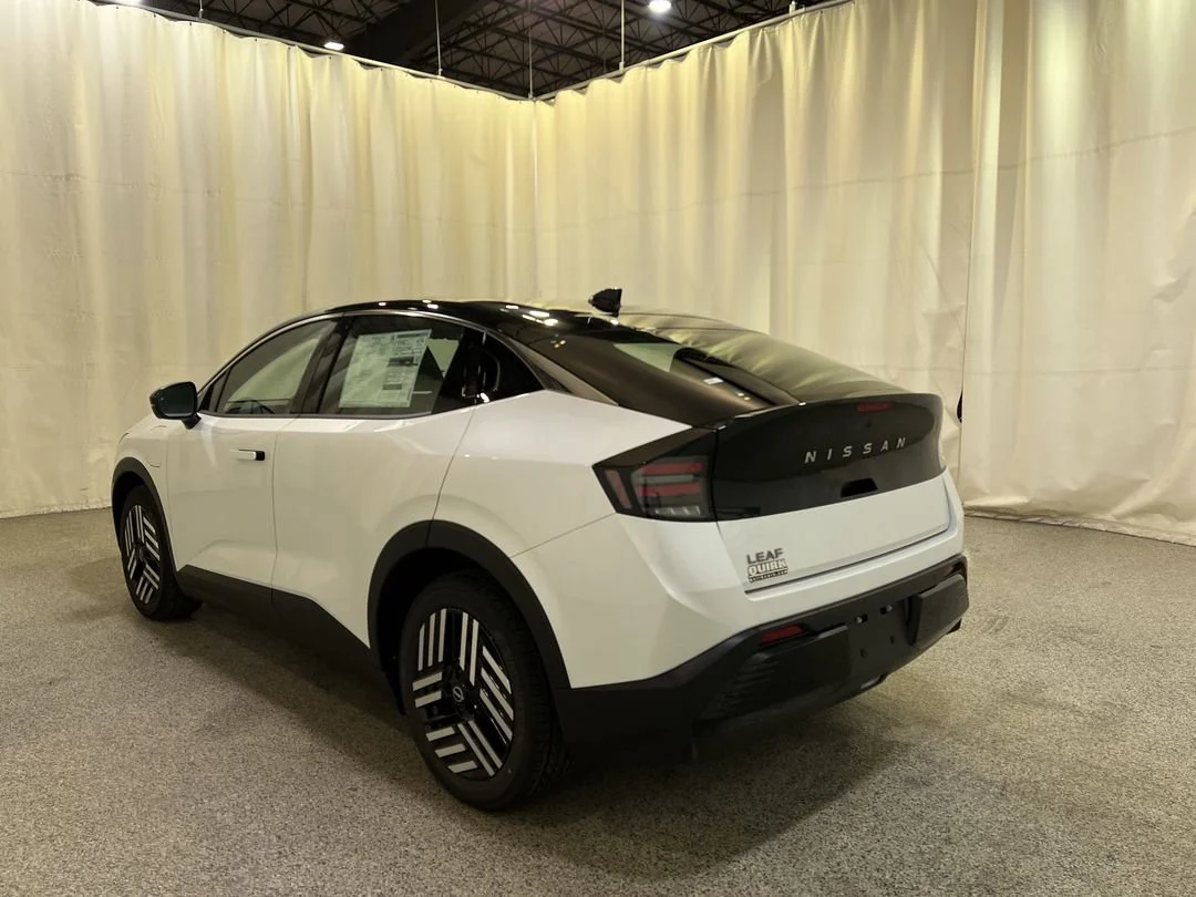 New 2026 Everest White Pearl TriCoat / Super Black Two-tone Nissan SV+ image 9