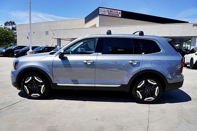 Used 2024 Silver Kia S image 7