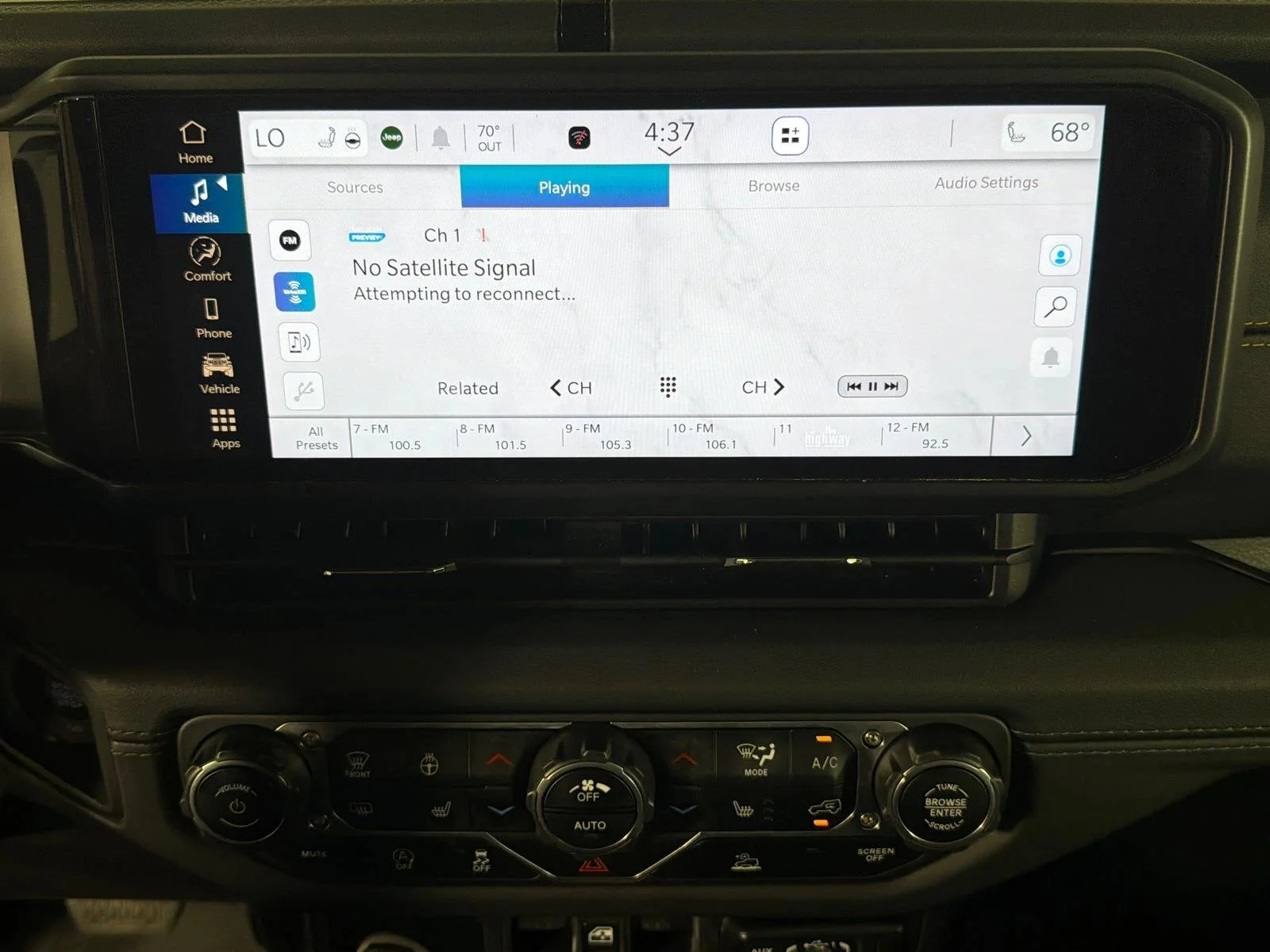 Used 2024 Green Jeep Sahara image 29