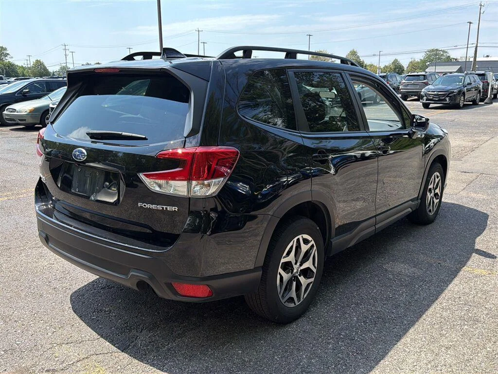 Used 2024 Crystal Black Silica Subaru Premium image 8