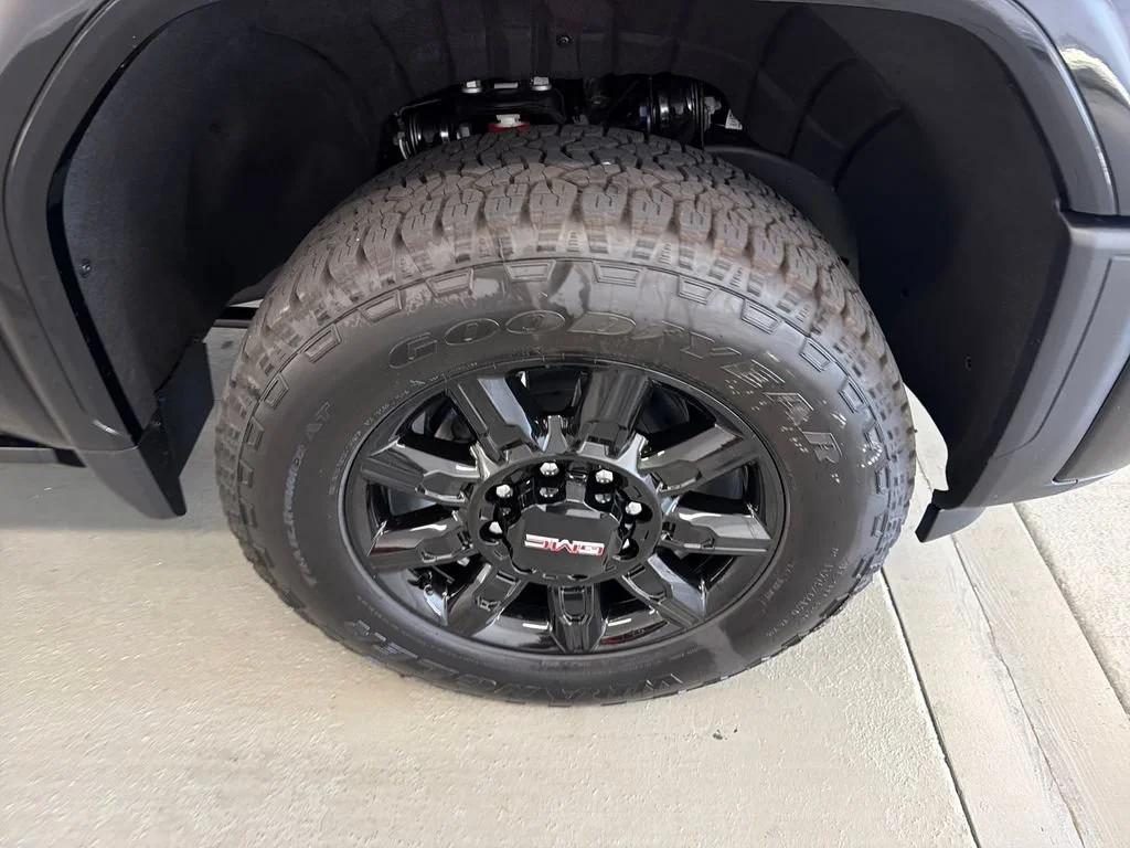 New 2026 Onyx Black GMC AT4 image 4