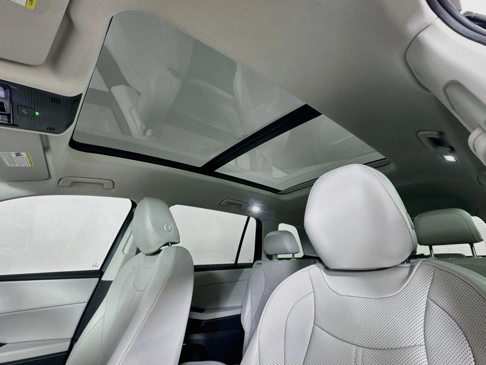 New 2027 Pure Gray Volkswagen SE w/Technology image 21