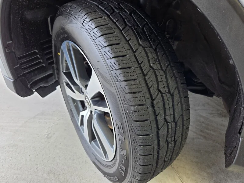 Used 2018 Silver Sky Metallic TOYOTA XLE AWD image 24