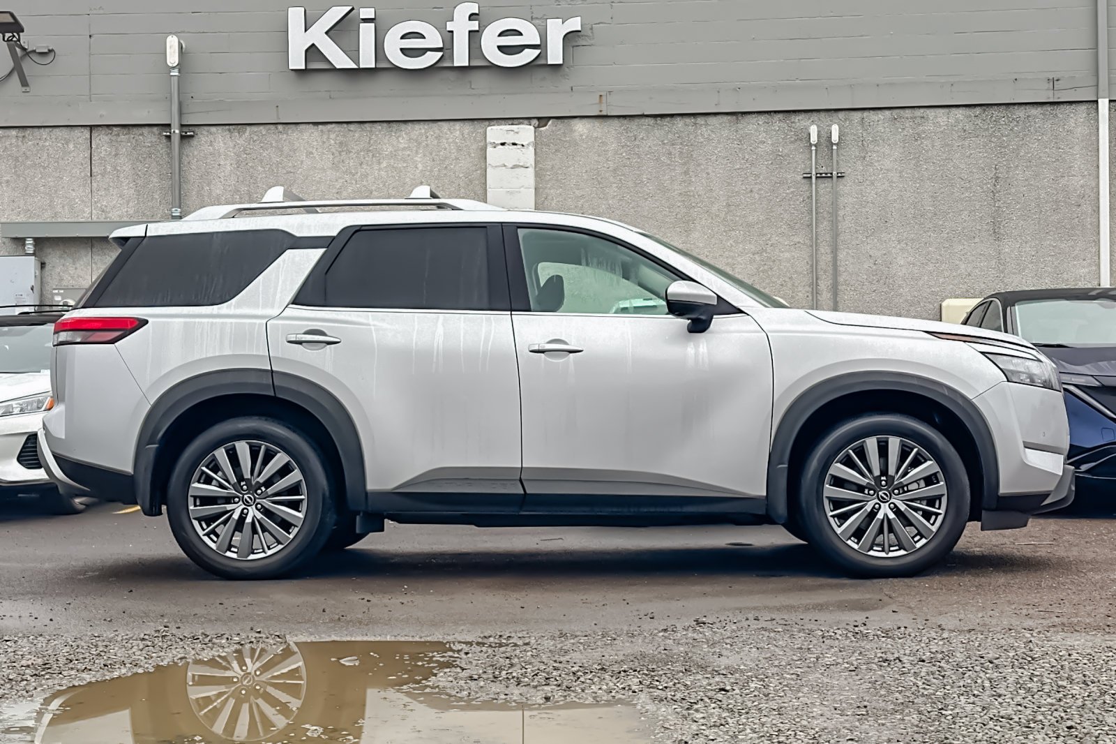 Used 2025 Silver Nissan SL image 2