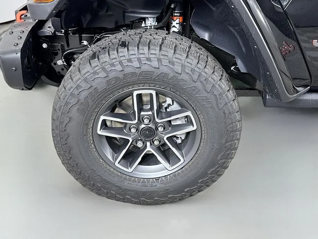 Used 2025 Black Jeep Mojave image 31