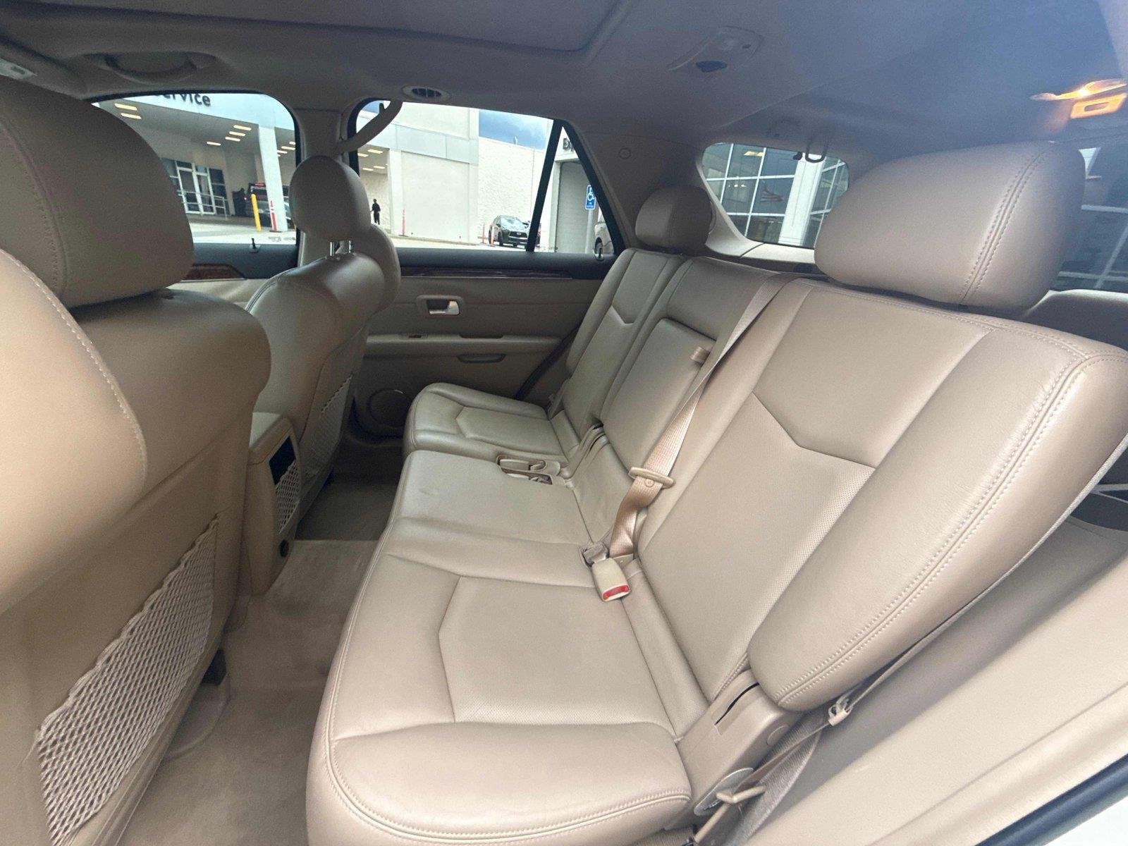 Used 2009 White Diamond Tricoat Cadillac AWD image 12
