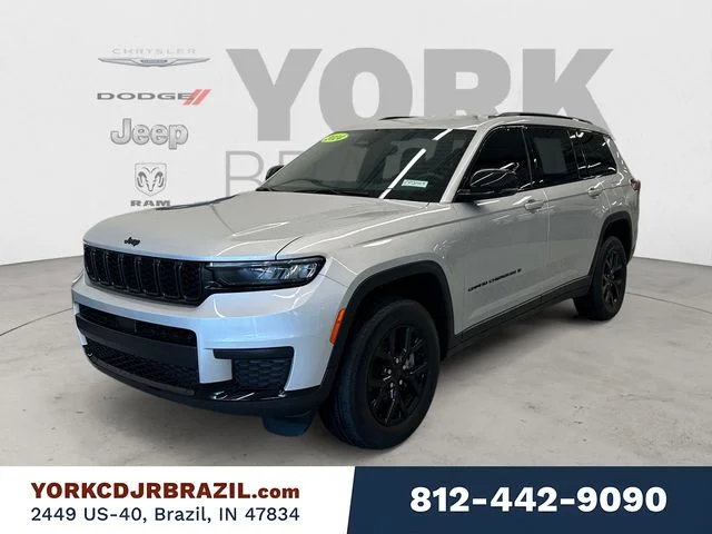 Used 2024 Silver Jeep Altitude image 1