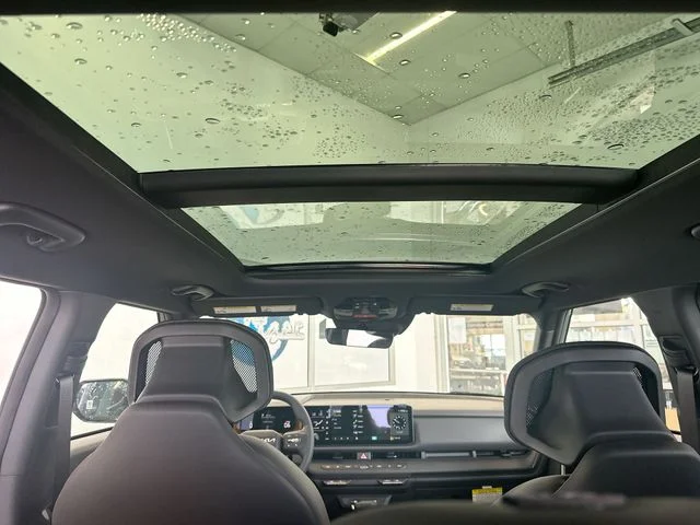 New 2027 Iceberg Green Kia X-Line S image 18