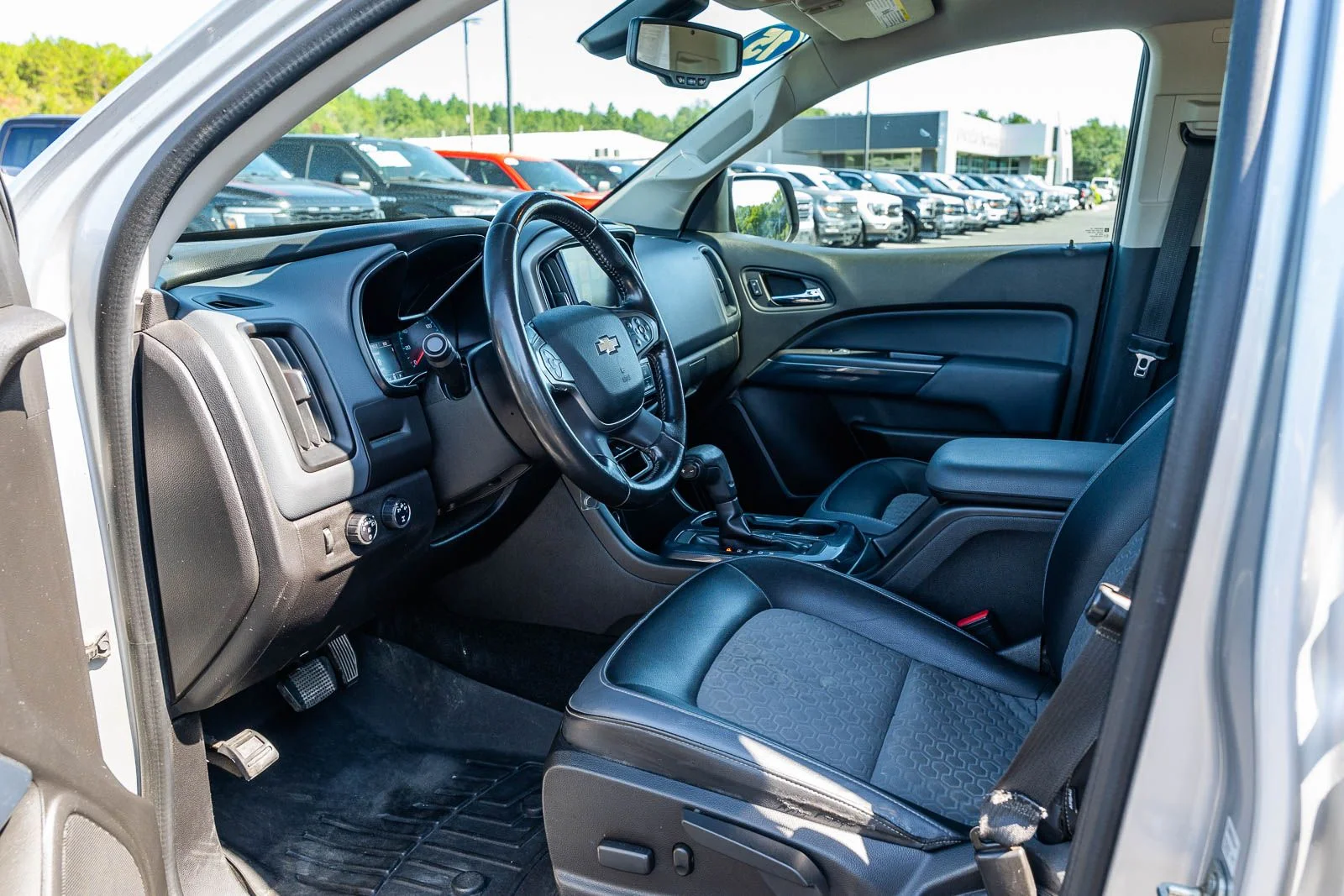 Used 2015 Silver Chevrolet Z71 image 15