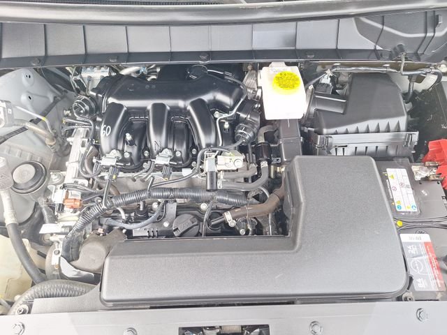 Used 2025 Gray Nissan Platinum image 23