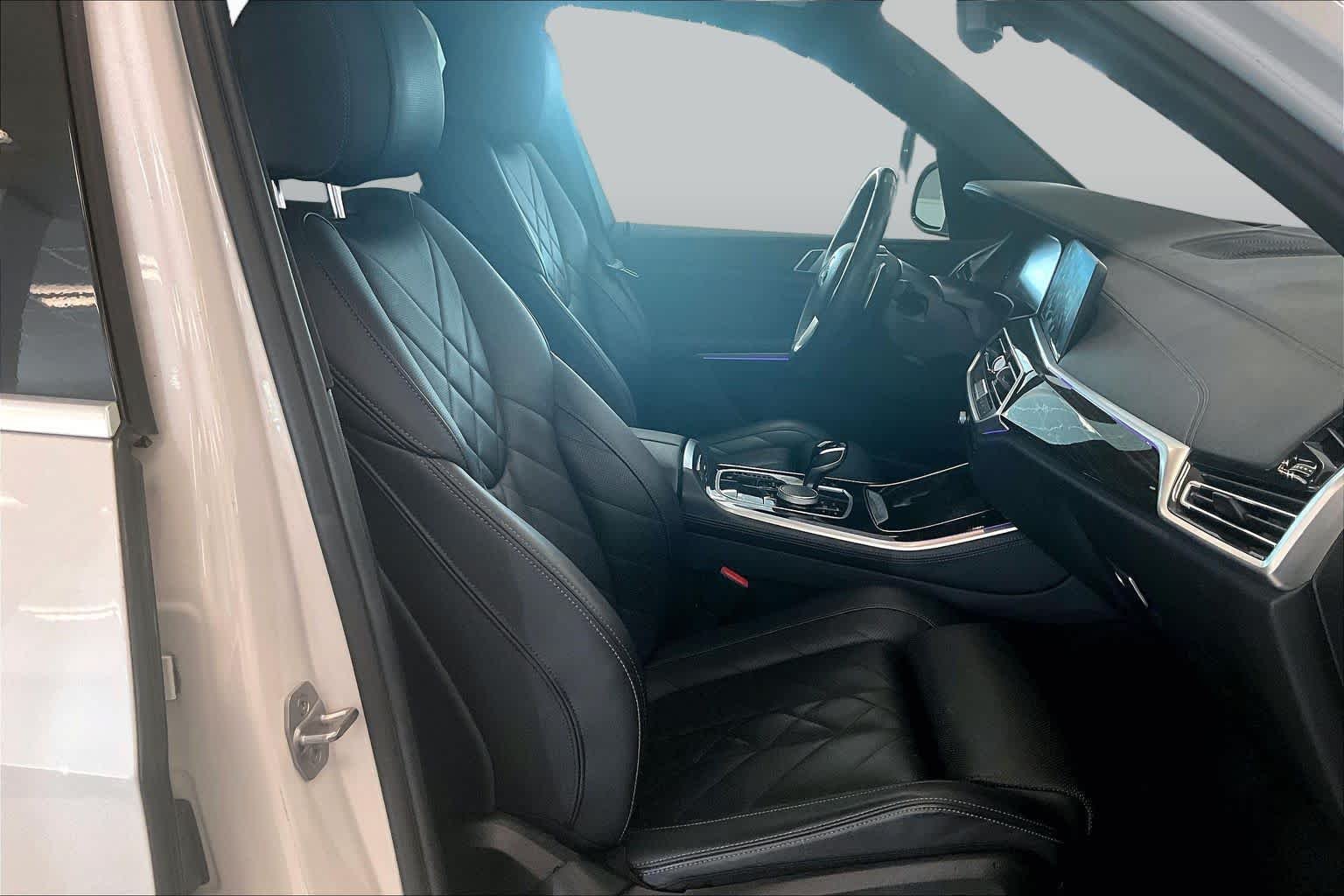Used 2023 Mineral White Metallic BMW sDrive40i image 8