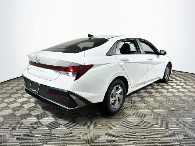 New 2026 White Hyundai SE image 3