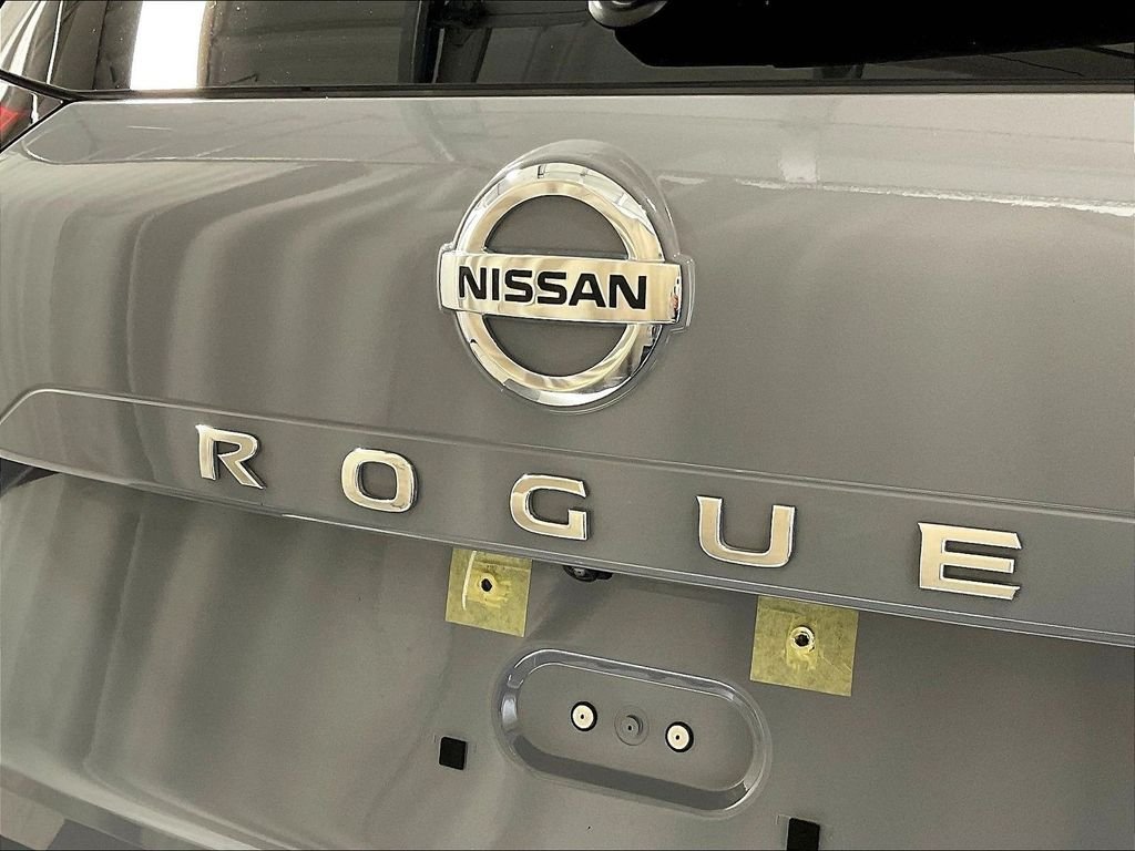 Used 2021 Gray Nissan SL image 29