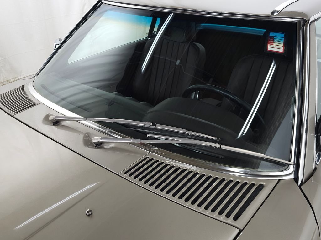 Used 1987 Gold Mercedes-Benz 560 SL image 21
