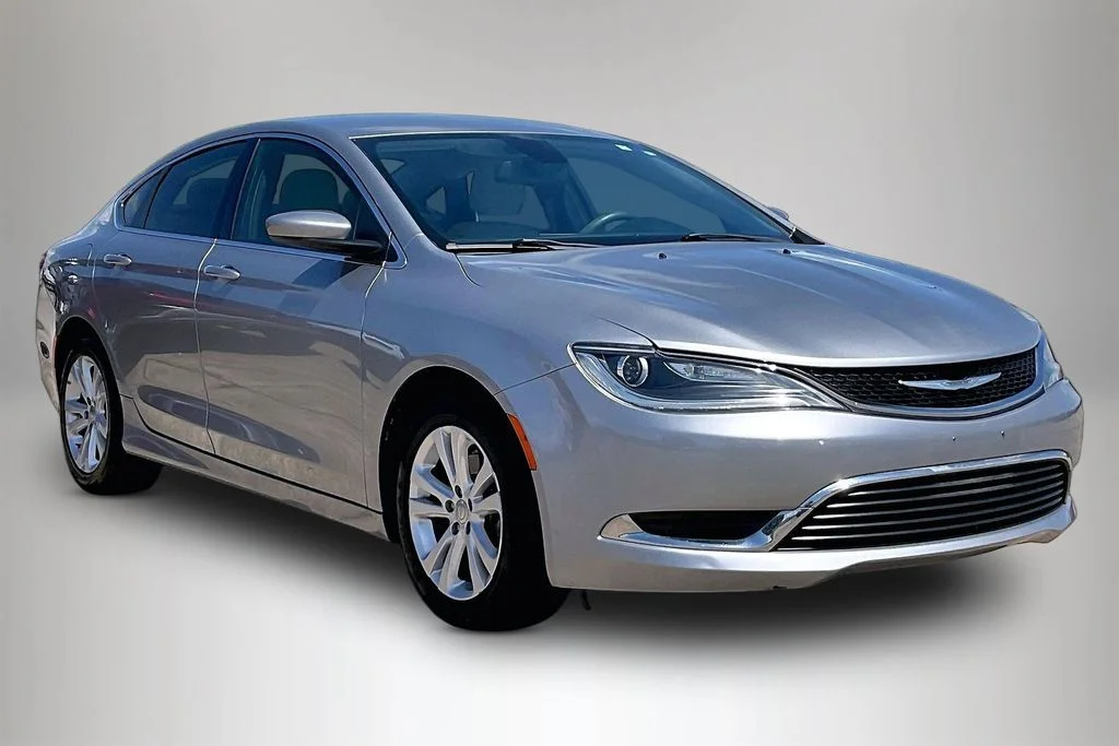 Used 2015 Silver Chrysler Limited image 1