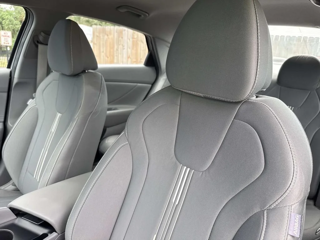 Used 2022 Silver Hyundai SEL image 24