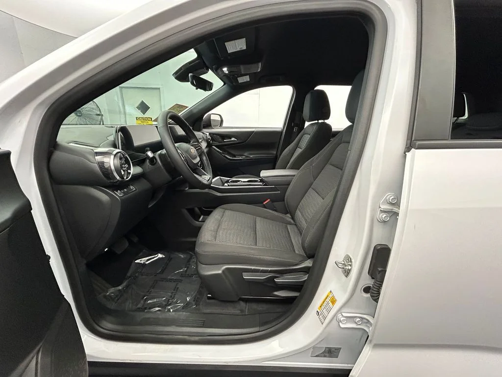 Used 2025 Summit White Chevrolet LT image 47