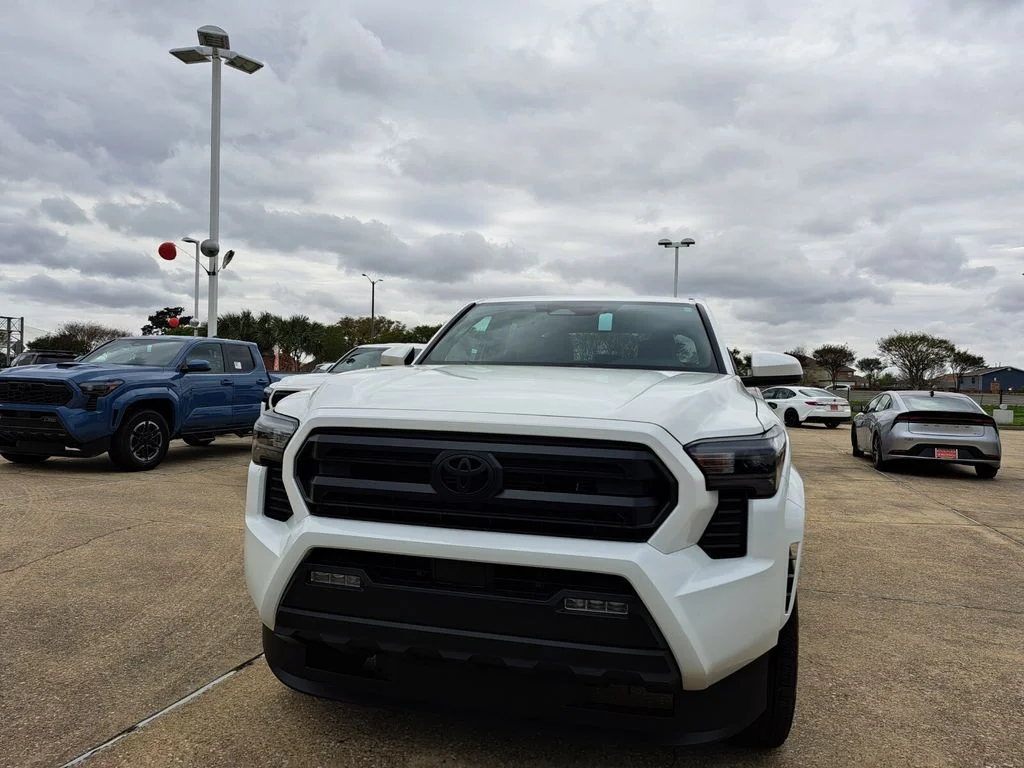 2026 Toyota Tacoma SR5 - Photo 2