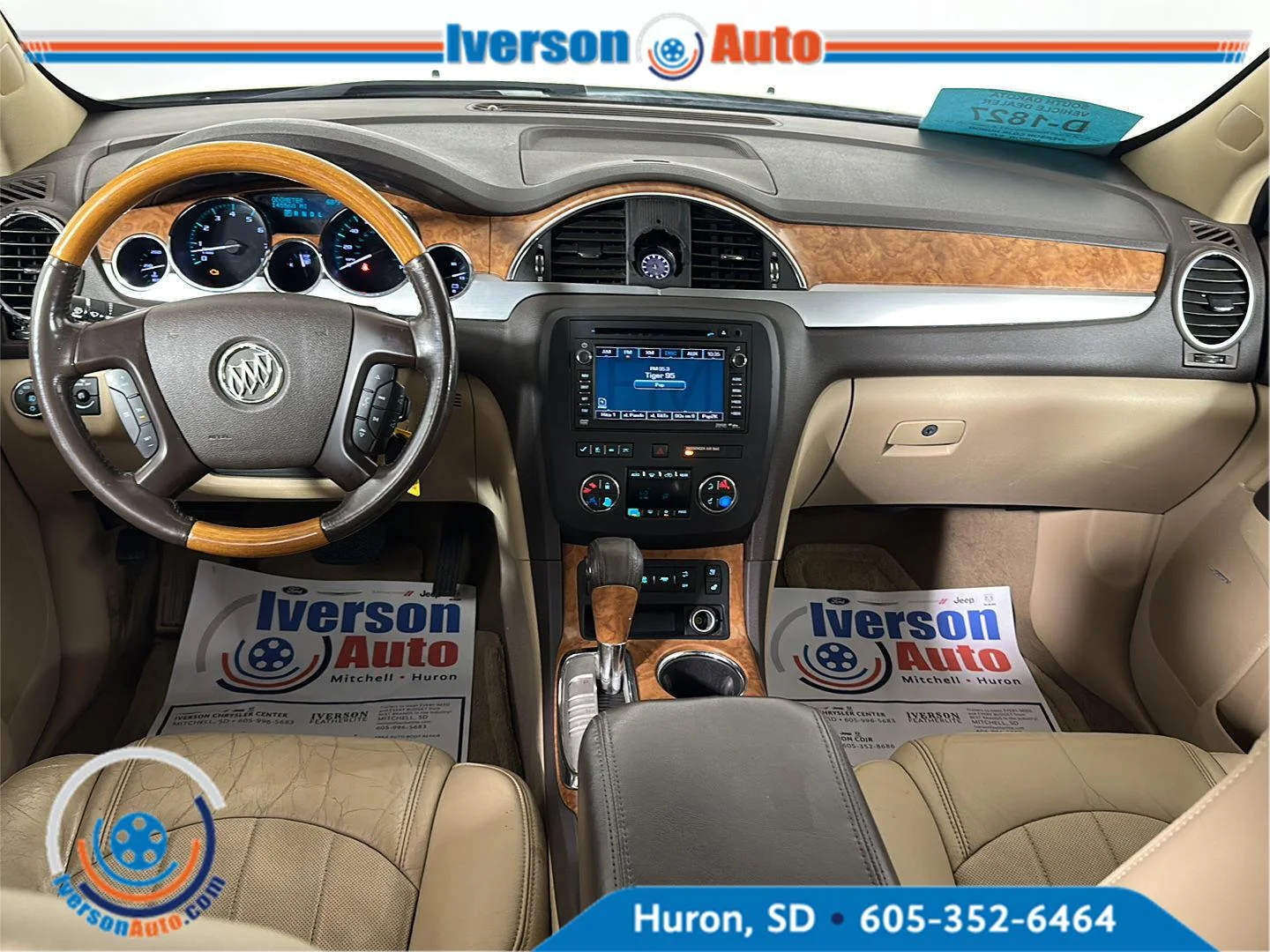 Used 2011 White Diamond Tricoat Buick CXL-2 image 29