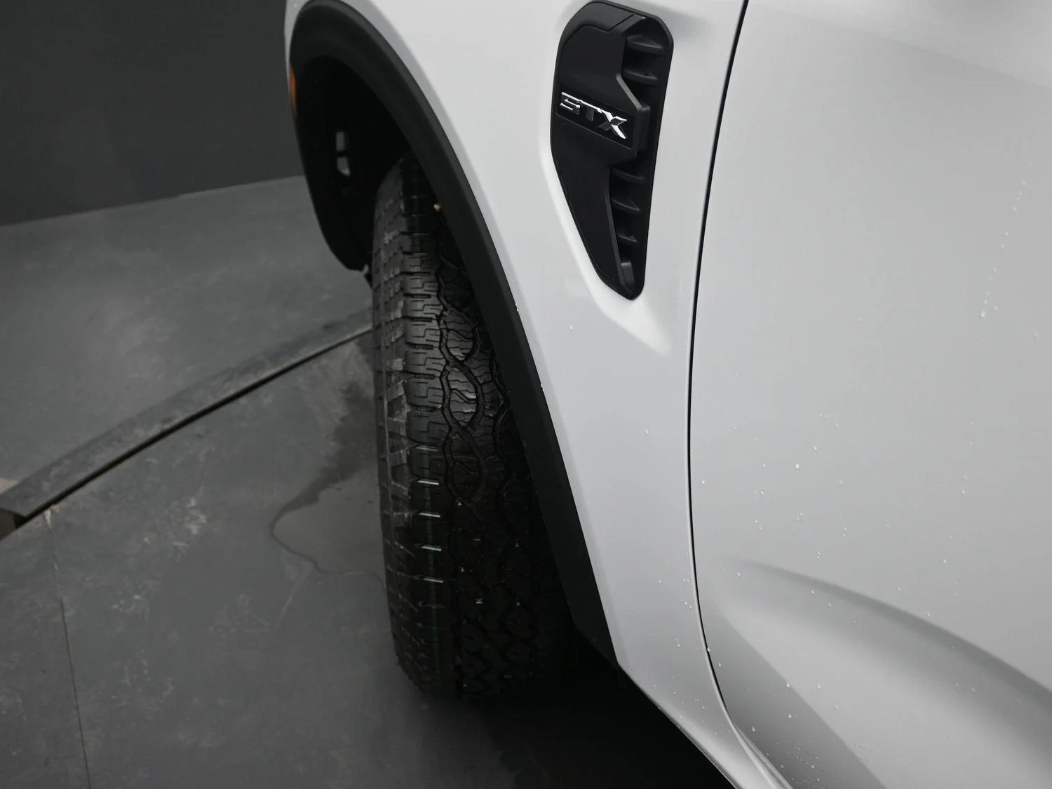 New 2025 Oxford White Ford XL image 5