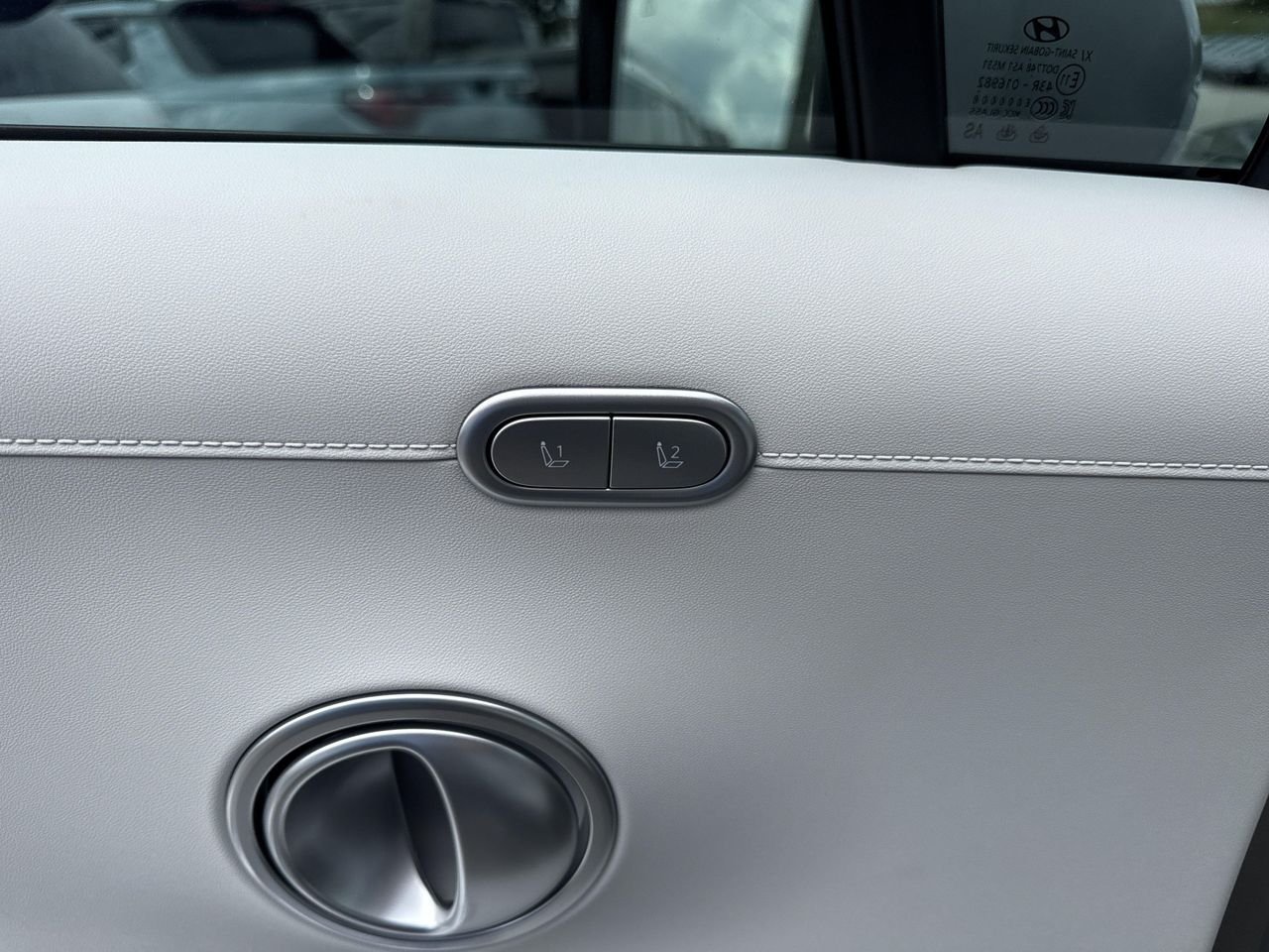 New 2027 Shimmering Silver Hyundai Blue SEL Premium 7P image 12