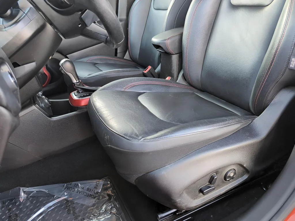 Used 2021 Omaha Orange Clearcoat Jeep Trailhawk image 13