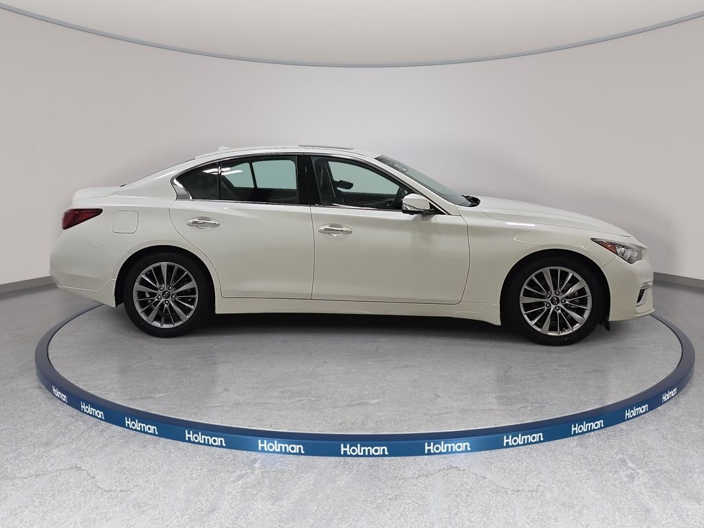Certified Used 2023 Majestic White INFINITI LUXE image 4